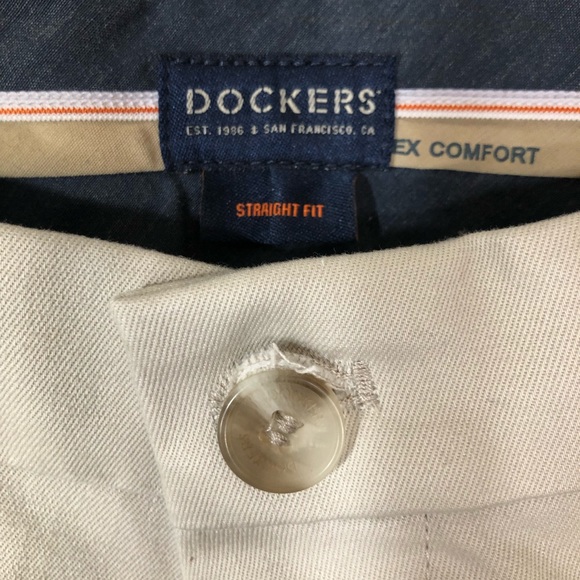 Men’s Dockers Signature Khaki Straight Fit - Picture 3 of 5